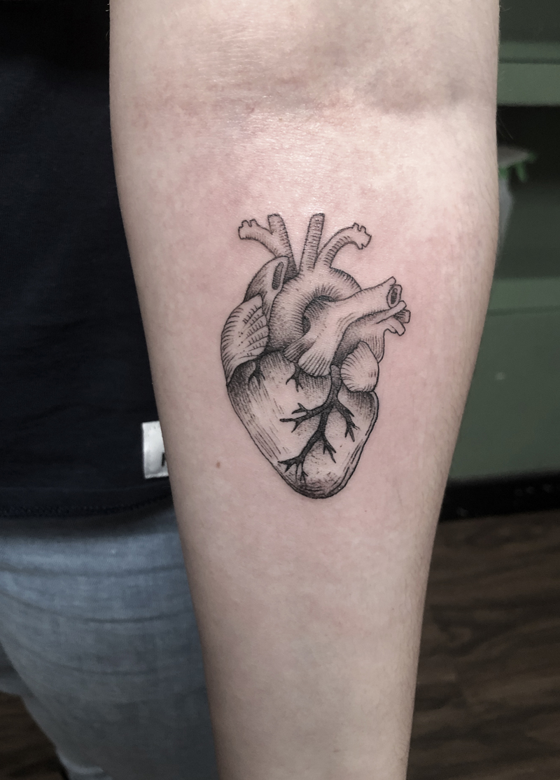 Tatuaje minimalista corazón